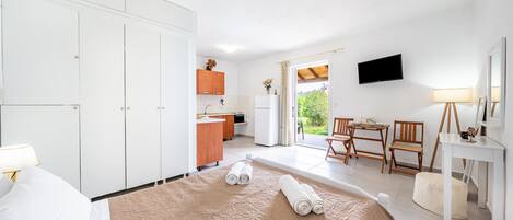 1 室のベッドルーム、アイロン / アイロン台、WiFi (無料)、ベッドシーツ