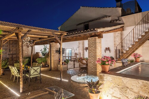 Holiday Home 'Casa Rural 5 Estrellas El Baluarte' with Private Pool, Private Garden and Wi-Fi