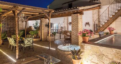 Holiday Home 'Casa Rural 5 Estrellas El Baluarte' with Private Pool, Private Garden and Wi-Fi
