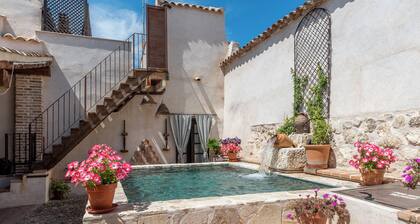 Holiday Home 'Casa Rural 5 Estrellas El Baluarte' with Private Pool, Private Garden and Wi-Fi