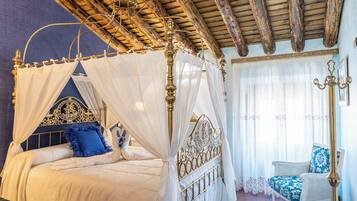 5 bedrooms, iron/ironing board, free WiFi, bed sheets