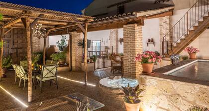 Holiday Home 'Casa Rural 5 Estrellas El Baluarte' with Private Pool and Wi-Fi