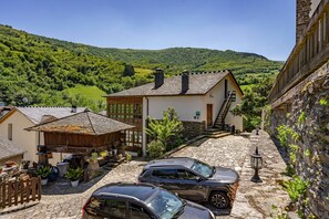 Exterior - Apartment 'Apartamentos Puente Del Narcea 2' with Mountain Views, Private Terrace and Wi-Fi (Cibuyo)