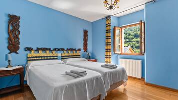 1 slaapkamer, een strijkplank/strijkijzer, gratis wifi, beddengoed