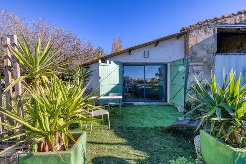 Studio Apartment 'Lovestudio Spa Privé Arles Campagne' with Private Terrace and Shared Garden