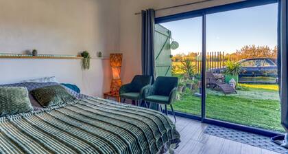 Studio Apartment 'Lovestudio Spa Privé Arles Campagne' with Private Terrace and Shared Garden