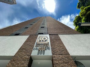 Basic Studio | Exterior detail