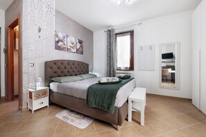 1 slaapkamer, een strijkplank/strijkijzer, gratis wifi, beddengoed