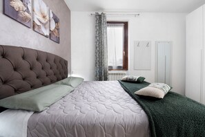 1 slaapkamer, een strijkplank/strijkijzer, gratis wifi, beddengoed