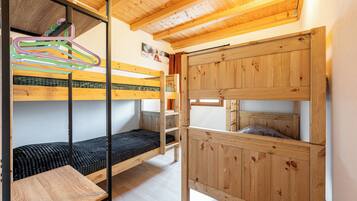 3 bedrooms, free WiFi, bed sheets