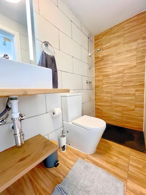 Shower, hair dryer, towels - Vacation Apartment 'Bungalow Mit Meerblick Und' with Sea View, Shared Pool and Wi-Fi (Castillo Caleta de Fuste)
