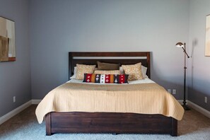 3 bedrooms, iron/ironing board, travel cot, WiFi - Stunner Golf Course View | Walkable to Club House (Marion)