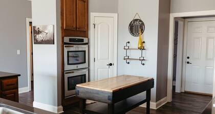 Stunner Golf Course View | Walkable to Club House