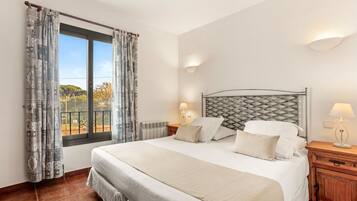 2 chambres, fer et planche Ă repasser, Wi-Fi gratuit, draps fournis