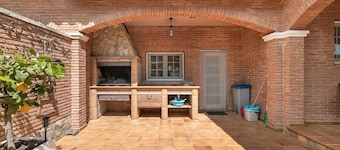 Vakantiehuis 'Vineyard Vista Retreat - Casa Rural' met uitzicht op de wijngaard en airconditioning