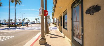 Secret Budget Friendly Studio Steps from the Ocean