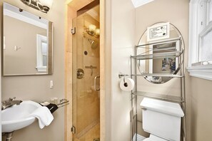 Shower - Secret Budget Friendly Studio Steps from the Ocean (Newport Beach)