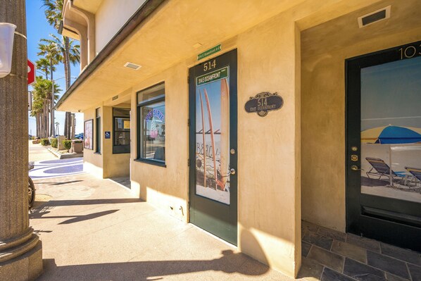 514 East Oceanfront hotel offers a sleek, modern exterior.