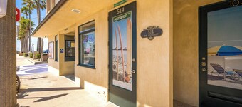 Clean Budget Friendly Apartment Steps from Beach