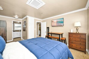 4 bedrooms, travel crib, WiFi