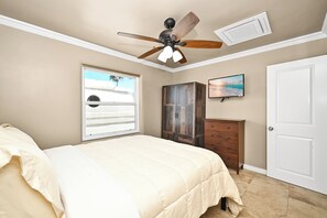 4 bedrooms, travel cot, WiFi