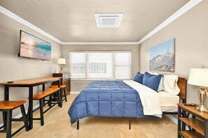 4 bedrooms, travel crib, WiFi - Connected Apartments next to Boardwalk/Balboa Pier (Newport Beach)