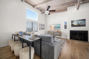 Interior - Duplex home only 1 home from the Sand in W. NPB (Newport Beach)