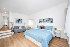 4 Schlafzimmer, Schreibtisch, Bügeleisen/Bügelbrett, Reisekinderbett