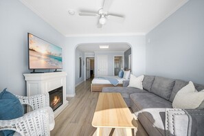 Smart TV, fireplace - West Oceanfront Oasis 2 (Newport Beach)