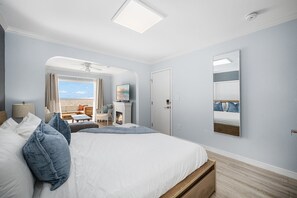 3 habitaciones, tabla de planchar con plancha y cuna de viaje