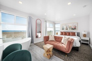 8 habitaciones, tabla de planchar con plancha y cuna de viaje 