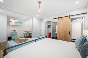 13 habitaciones, tabla de planchar con plancha y cuna de viaje 