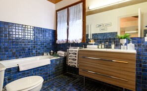 Een douche, een haardroger