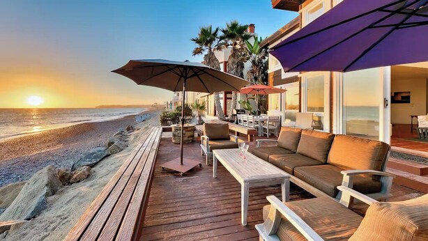 Property grounds - Oceanfront Family Home with Firepit on the Sand (Capistrano Beach)
