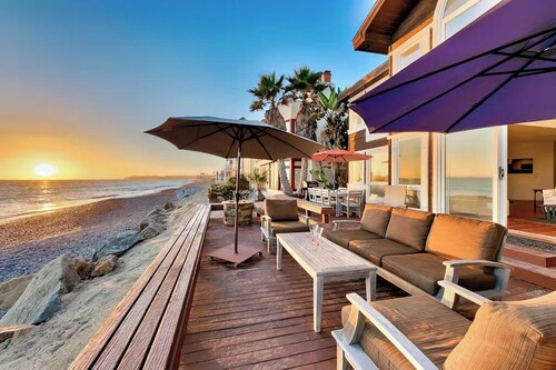 Oceanfront Family Home with Firepit on the Sand