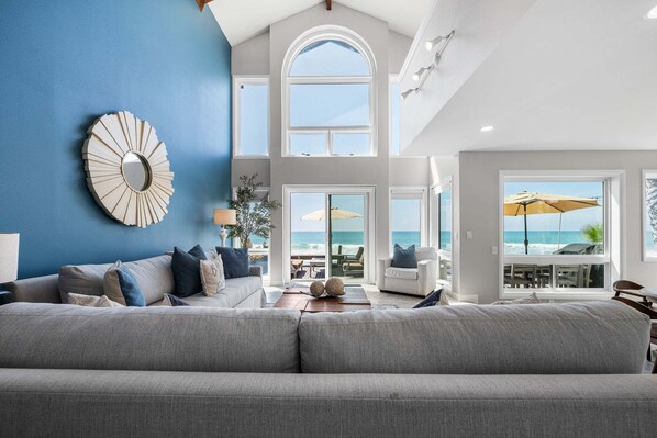 TV - Oceanfront Family Home with Firepit on the Sand (Capistrano Beach)