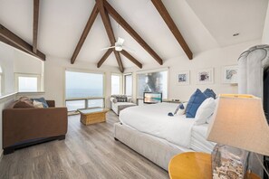 4 bedrooms, iron/ironing board, travel cot, free WiFi - Oceanfront Family Home with Firepit on the Sand (Capistrano Beach)