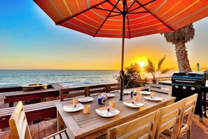 Outdoor dining - Oceanfront Family Home with Firepit on the Sand (Capistrano Beach)