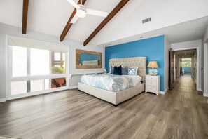 4 bedrooms, iron/ironing board, travel cot, free WiFi - Oceanfront Family Home with Firepit on the Sand (Capistrano Beach)