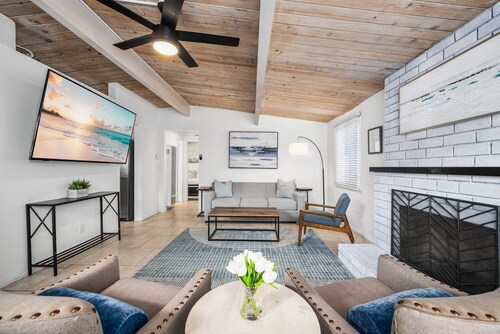 Coastal 2BR Retreat-Steps to Beach-Private Patio