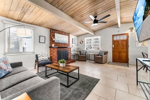 TV, fireplace - Charming Beach Home on 45th St. Steps to the Beach (Newport Beach)