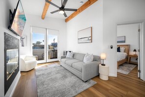 Télévision, cheminée