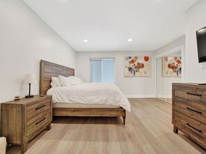 2 quartos, berço de viagem, Wi-Fi de cortesia, roupa de cama