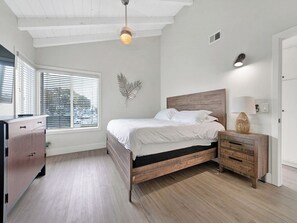5 bedrooms, travel cot, free WiFi, bed sheets