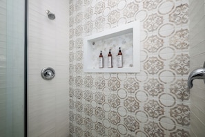 Shower, towels