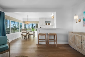 Interior - Spacious 4BR Duplex with Patio & Balcony on Newport Beach Boardwalk (Newport Beach)