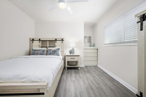 5 chambres, fer et planche à repasser, lit parapluie, Wi-Fi gratuit