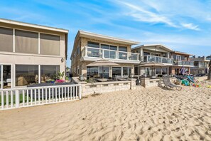 Terrace/patio - Oceanfront 3BR Home w/ Pool Table & Patio (Newport Beach)