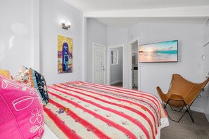 2 bedrooms, iron/ironing board, travel cot, WiFi