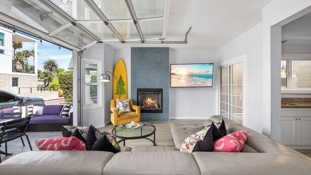 TV, fireplace